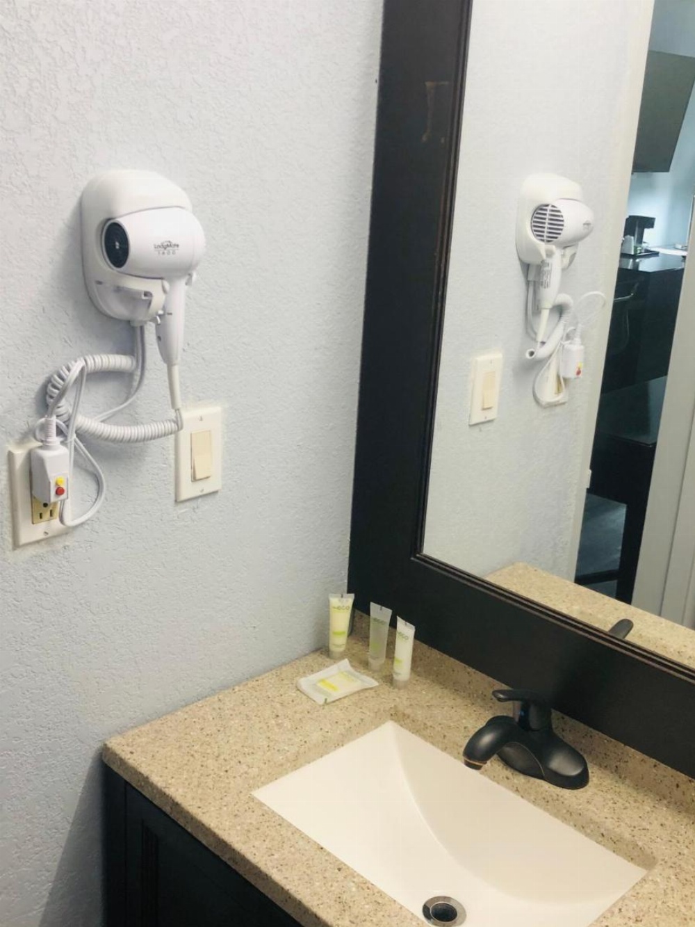 Montgomery Inn & Suites Image 28