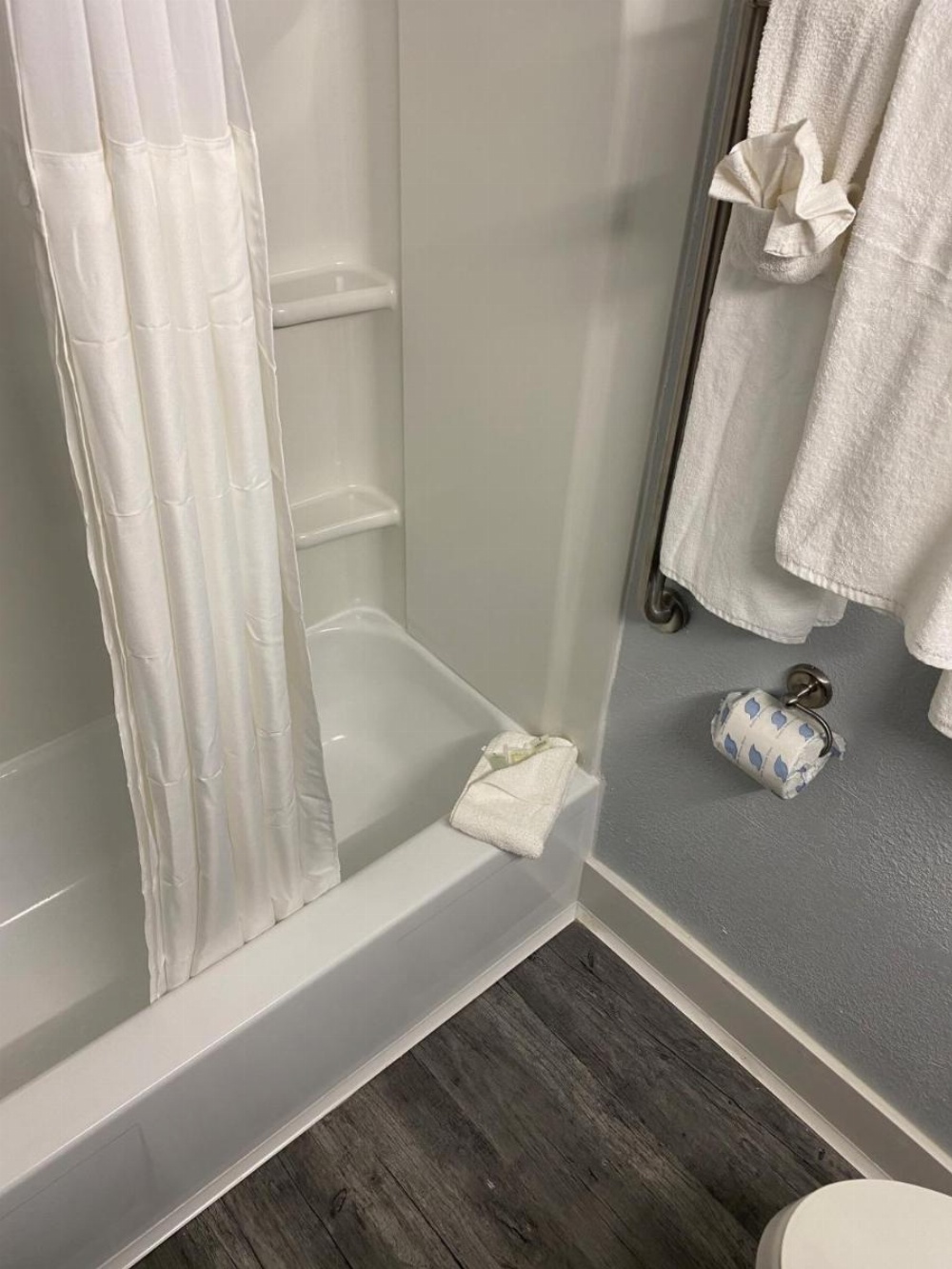 Montgomery Inn & Suites Image 34